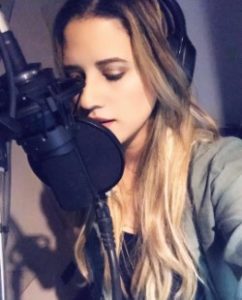 Nathalie Hazim, en disco homenaje a Bullumba Landestoy y Moisés Zouain