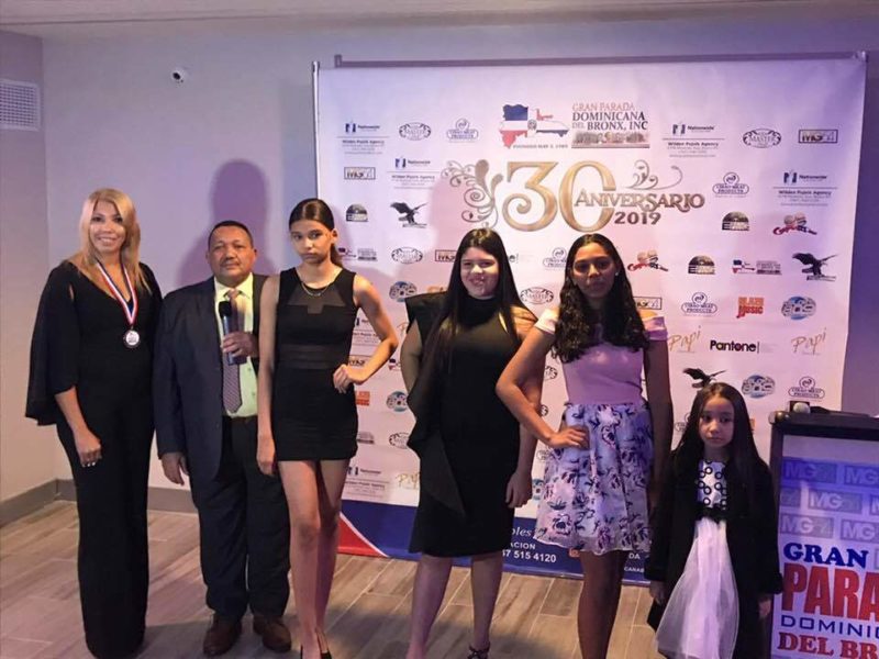 Modelo Ana Mora designada coordinadora del reinado de “La Gran Parada Dominicana del Bronx”. Recibe la Medalla al Mérito.