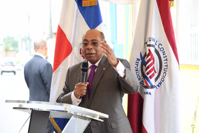 Estudiantes participan en Jornada de Lectura de la Constitución en Moca