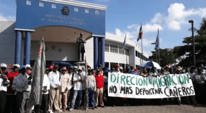 Haitianos reclaman en Migración cese deportación trabajadores cañeros