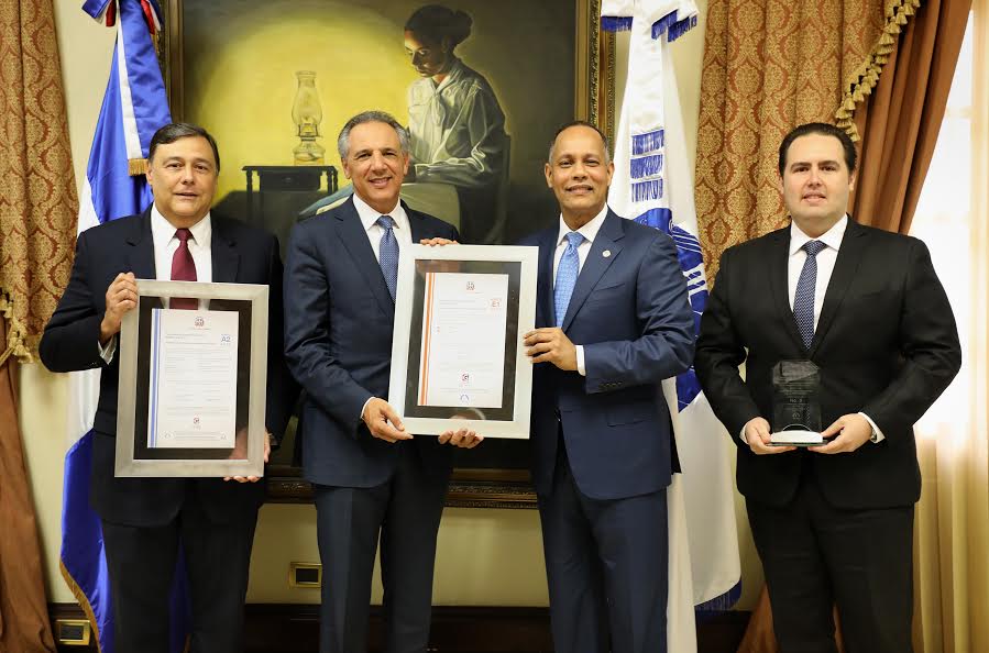 OPTIC entrega más de 500 certificaciones a instituciones por cumplimiento de normas