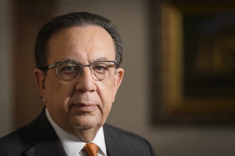 Valdez Albizu augura rápida recuperación económica si se cumplen medidas oficiales