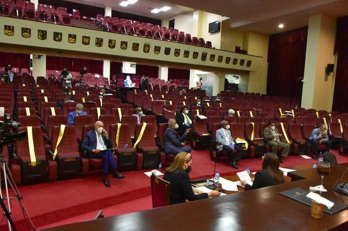 Senado envía a comisión proyecto devolución 30% de fondos a trabajadores