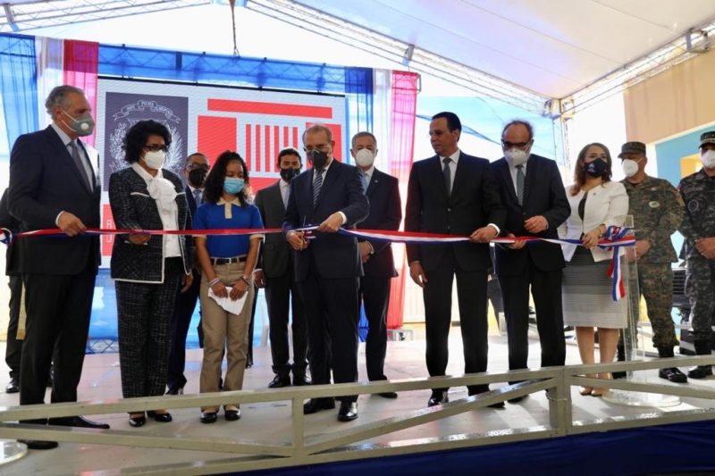 Presidente deja inaugurados 13 centros educativos y cuatro estancias infantiles en la provincia Santo Domingo