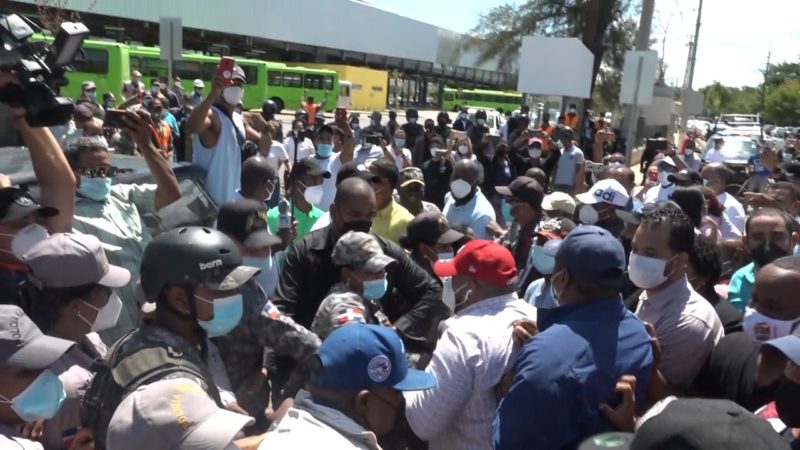 Manuel Jimenez y Antonio Taveras lideran protesta contra Terminal Autobuses SDE FacebookTwitterWhatsAppMás…