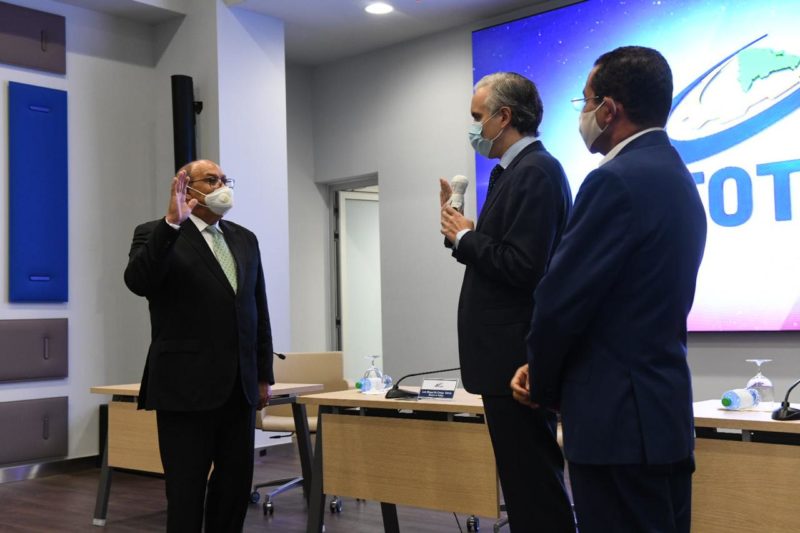 El Ministro de Trabajo posesiona a Rafael Santos Badía como nuevo director general del INFOTEP