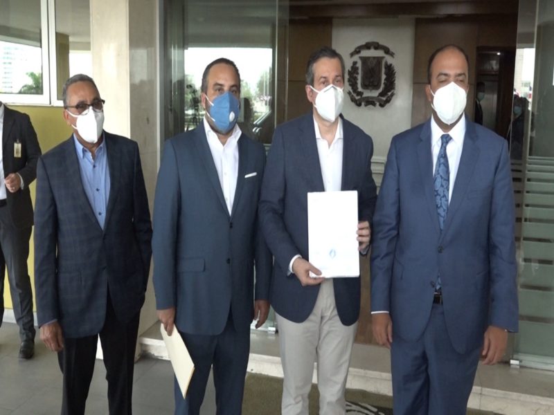 PRM entrega a JCE informe de gastos campaña de Luis Abinader