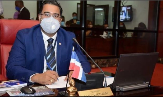 Y qué es esto?. También quitan discos duros a computadoras del Senado