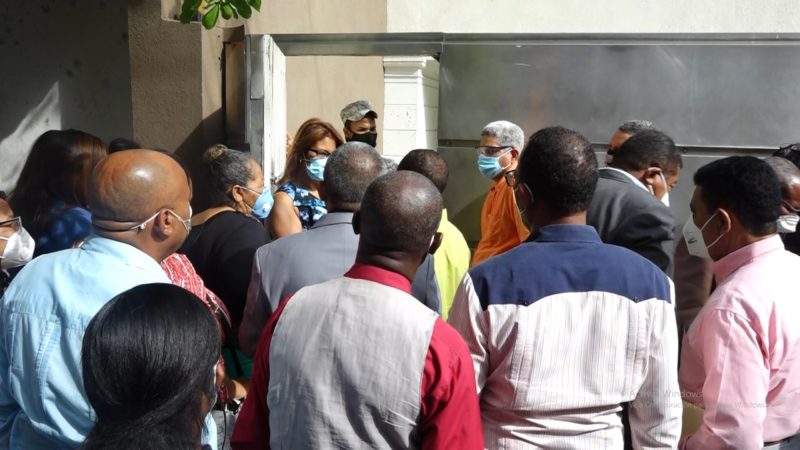 En casa de Hipólito Mejía no cesan las solicitudes de empleo