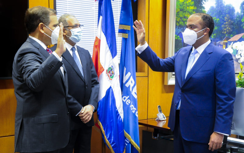 Pereyra Rojas garantiza desde Banreservas respaldo a sectores productivos FacebookTwitterWhatsAppMás…