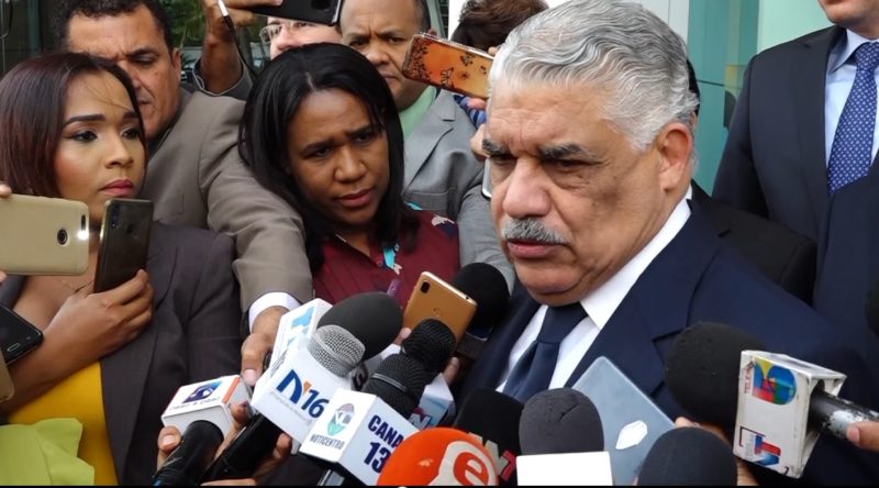 Más de 200 dirigentes del PRD exigen la renuncia de Miguel Vargas