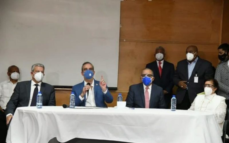 Gobierno anuncia que cuatro laboratorios realizarán pruebas de covid-19 las 24 horas