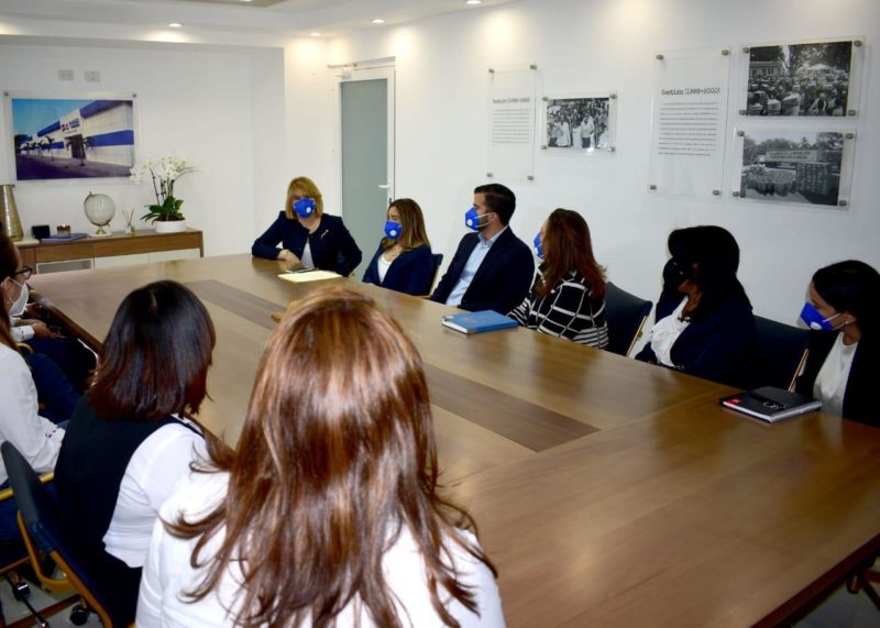Directora asumirá Plan Social se reúne con comisión de transición