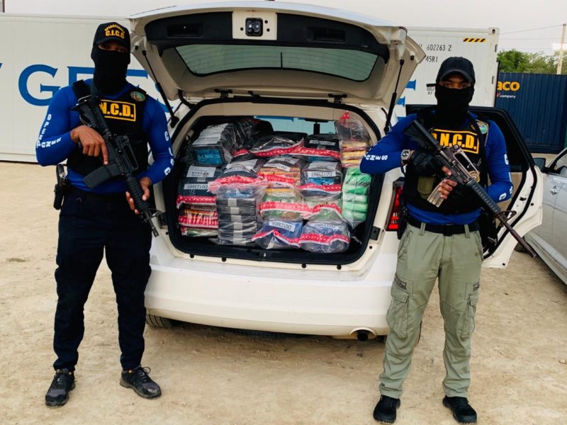 DNCD decomisa 208 paquetes presumiblemente cocaína durante inspección en Muelle de Manzanillo