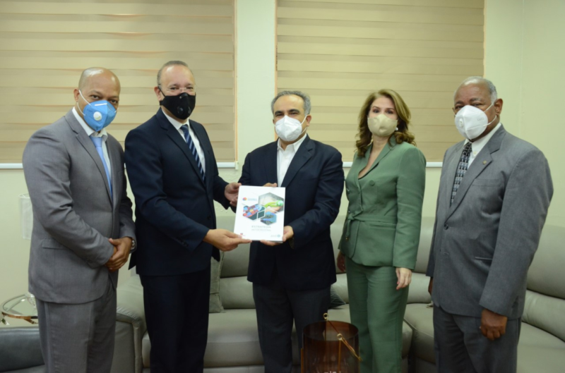 Ulises Rodríguez recibe visita de cortesía de ejecutivos del AIRD