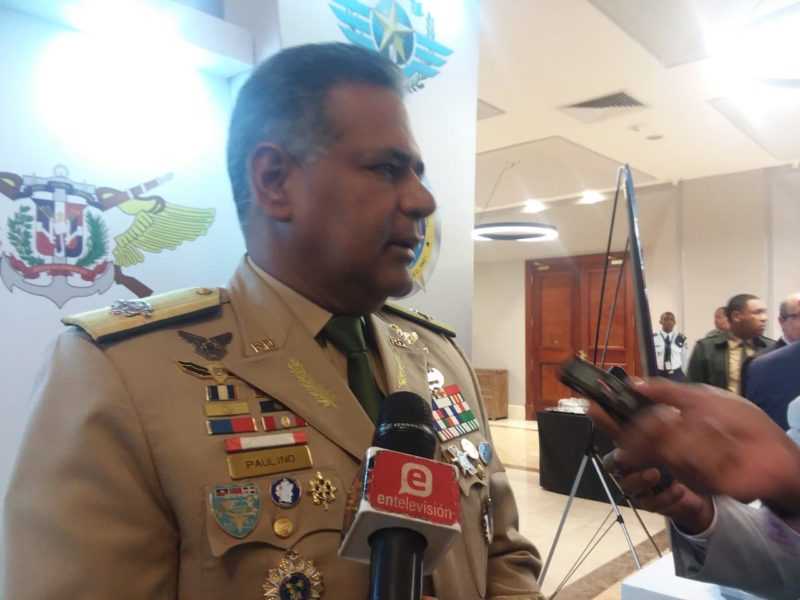 Presidente Medina pone en situación de retiro al Ministro de Defensa y al Jefe de la Policia