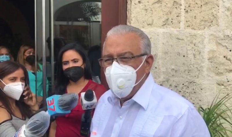 Andrés Bautista define como “cuento triste” la ausencia de Medina en juramentación de Abinader