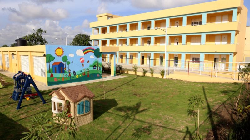 En los últimos ocho años se han construido 23,528 espacios escolares