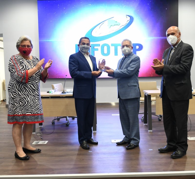 Asociación de  Empresas e Industrias Herrera (ANEIH) reconoce a Ovalles