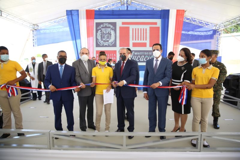 El presidente Danilo Medina entrega 19 centros educativos y dos estancias infantiles en diez provincias de la Región Norte 