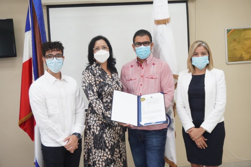 ONAPI entrega certificados de tres nuevas patentes nacionales