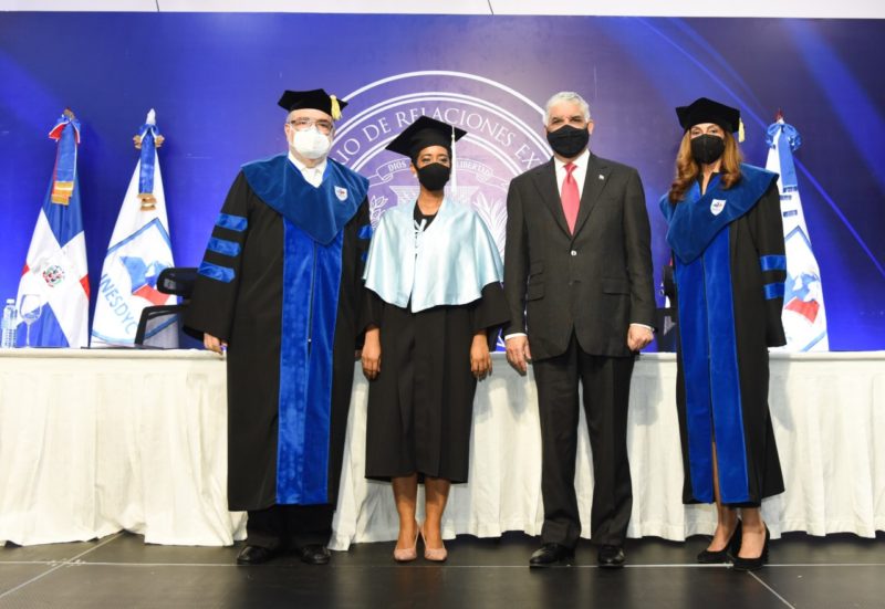 Canciller Miguel Vargas preside investidura de 14 especialistas en    Diplomacia Comercial 