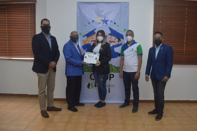 COOPSEGUROS mantiene el apoyo a estudiantes a través del programa «Estrellita Coop»