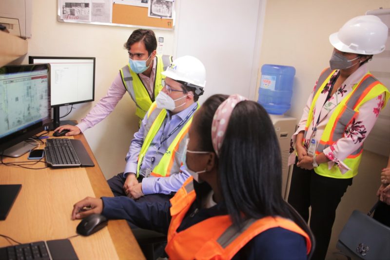 Nuevo director general de Aduanas visita instalaciones de DP World Caucedo