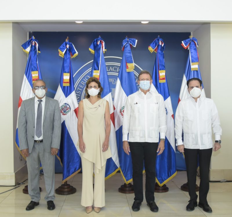 CANCILLER ENTREGA DONACIONES DE CHINA, INDIA, QATAR Y TURQUÍA A GABINETE DE SALUD 