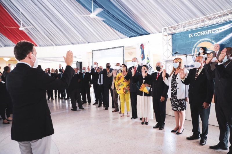 Ministro Bisonó reafirma compromiso con sectores productivos para reactivar la economía