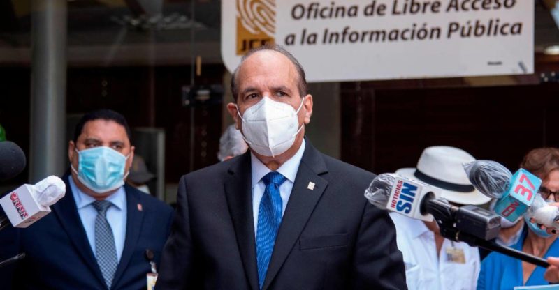 Algunos ciudadanos consideran Castaños Guzmán debe seguir al frente de la JCE