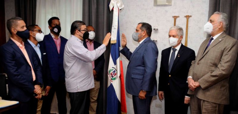 Juramentan a Junior Noboa como nuevo Comisionado Nacional de Béisbol