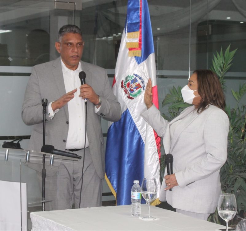 Posesionan nueva Gobernadora prov. Santo Domingo
