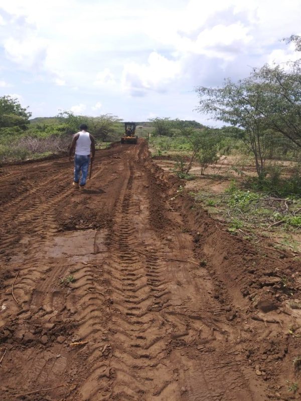 Agricultura acondiciona caminos vecinales y prepara terrenos y pozos subterráneos en Baní