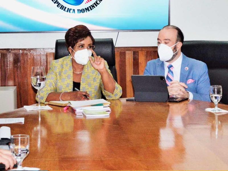 Josefa Castillo recibe apoyo sector asegurador