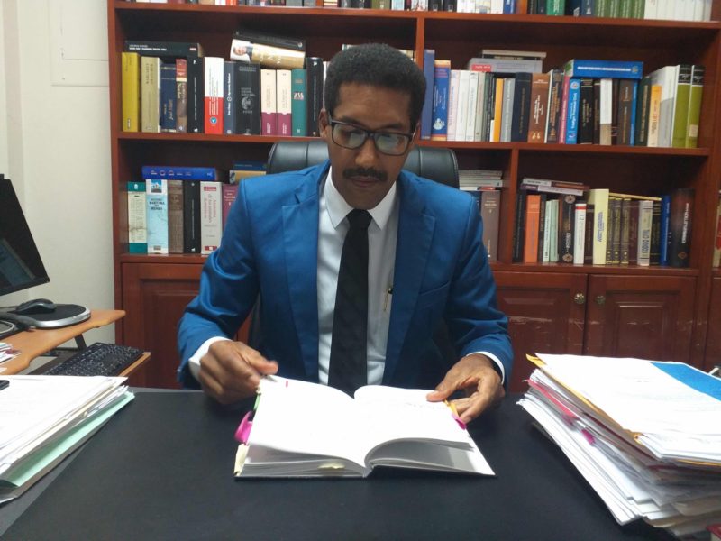 Jurista califica de inconstitucional celebración audiencias virtuales