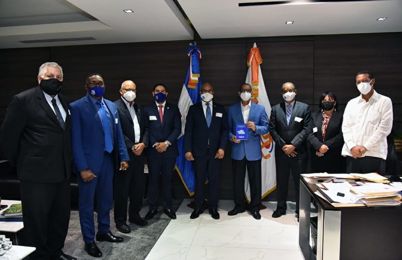 Ministro de Obras Públicas recibe visita de la directiva del CODIA