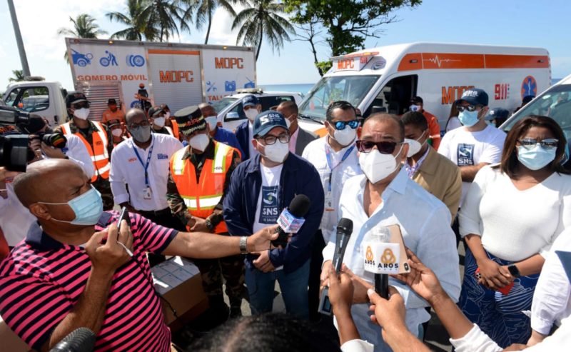 MOPC y el SNS inician la entrega de 300 mil mascarillas en los puestos de peaje