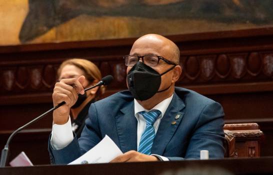 Diputados de oposición se retiran de sesión al calificar de ilegal aprobación de ley favorecería importación