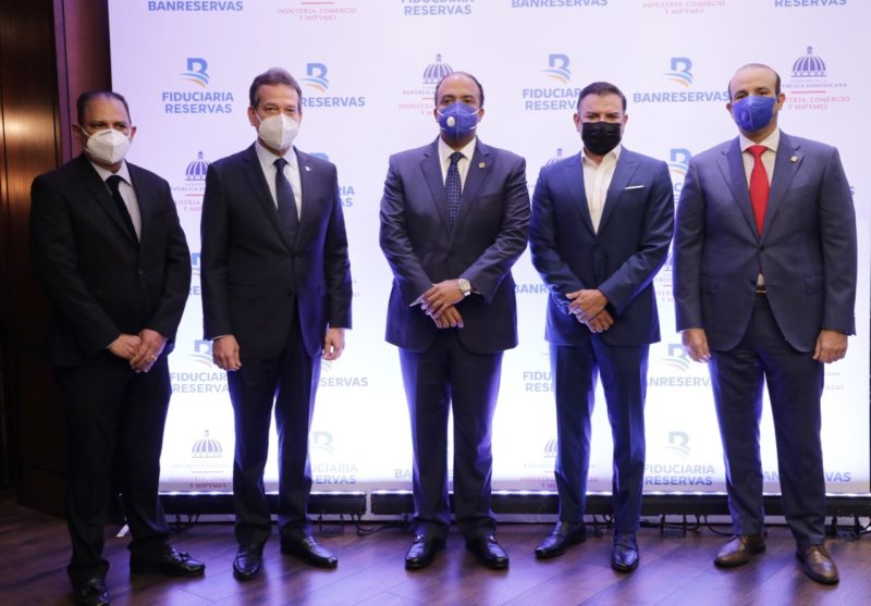 MICM firma acuerdo con Fiduciaria Reservas para impulsar con RD$75 MM a emprendedores dominicanos