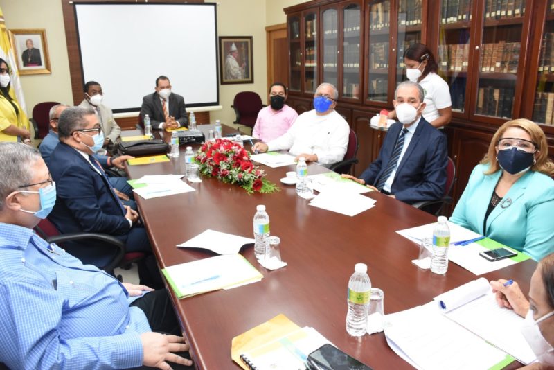 El ministro del MESCYT y rector de Universidad Católica de Santo Domingo sostienen reunión de trabajo
