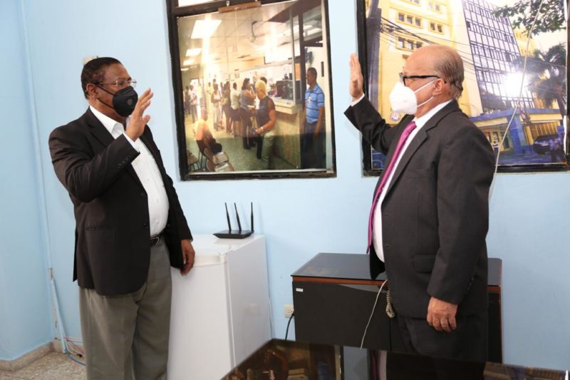 Doctor Féliz Féliz posesiona director Hospital Félix María Goico