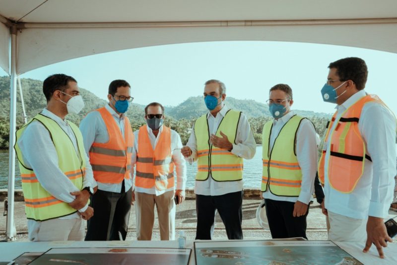 Presidente Luis Abinader y Director Ejecutivo de Autoridad Portuaria Jean Luis Rodríguez buscan reactivar Puerto de Arroyo Barril tras años sin operaciones