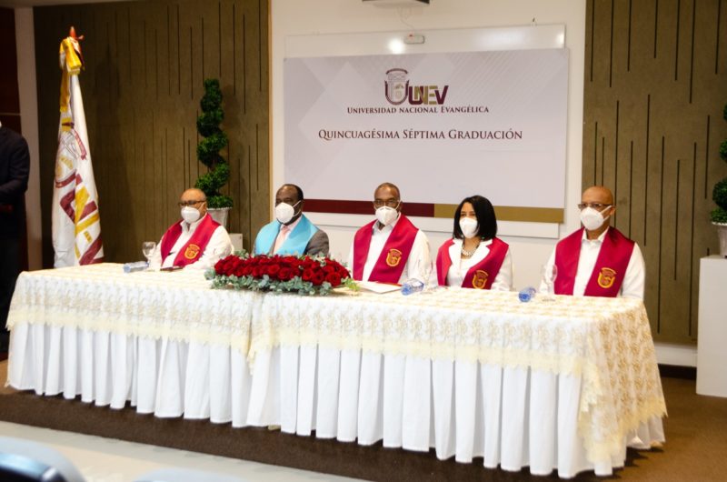 Unev gradúa 1,153 nuevos profesionales en graduación virtual