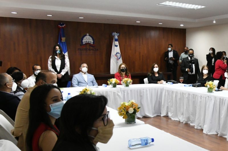 El Gobierno renovará y ampliará Programa Nacional de Alfabetización de Adultos