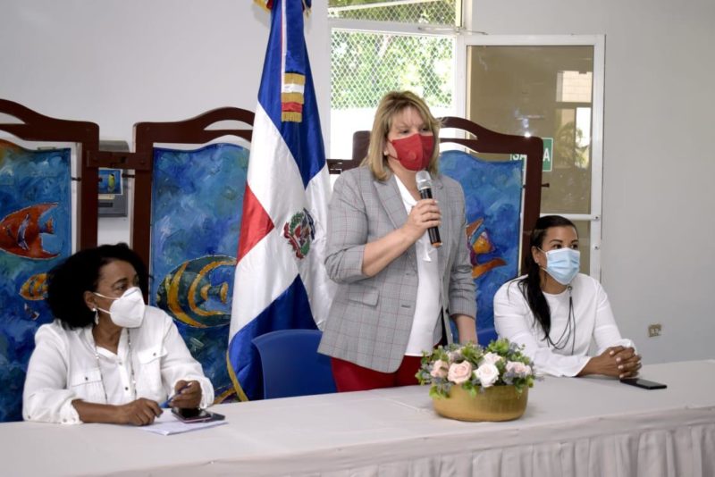 Cientos de familias impactadas en primer mes de gestión Yadira Henríquez en Plan Social