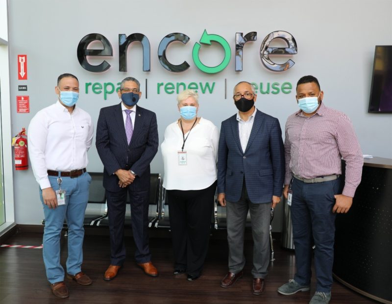 Ponderan posibilidad de que dispositivos tecnológicos para el año escolar sean ensamblados en el país 