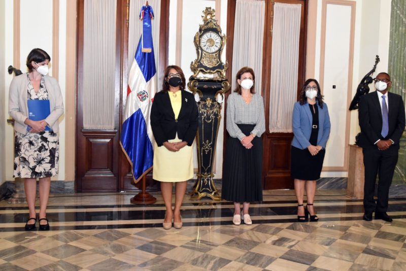 Empresa británica dona al Gabinete de Salud insumos de protección contra COVID-19 