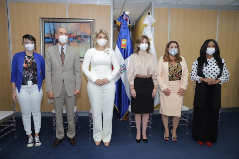 MESCYT pondera trascendencia de programa de becas “Idelisa Bonelly”