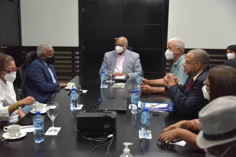 Pasados presidentes de la ADP respaldan plan de educación 2020-2021